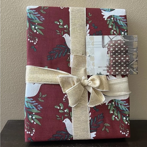 Other - Envogue Tablecloth 70” Round Christmas White Dove New Oblong Burgundy Red